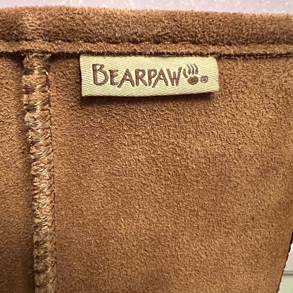 Bearpaw woman’s SZ 9, tan, suede leather, snow boot. - Picture 6 of 11